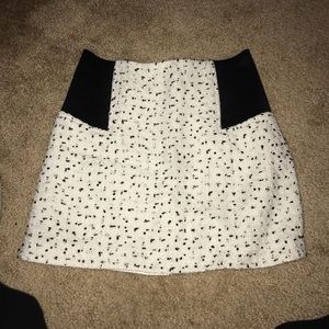 BLACK & WHITE SKIRT
